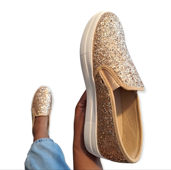 💥SODA Rose Gold Slip-On Sneakers Size 7.5 - Picture 1 of 11